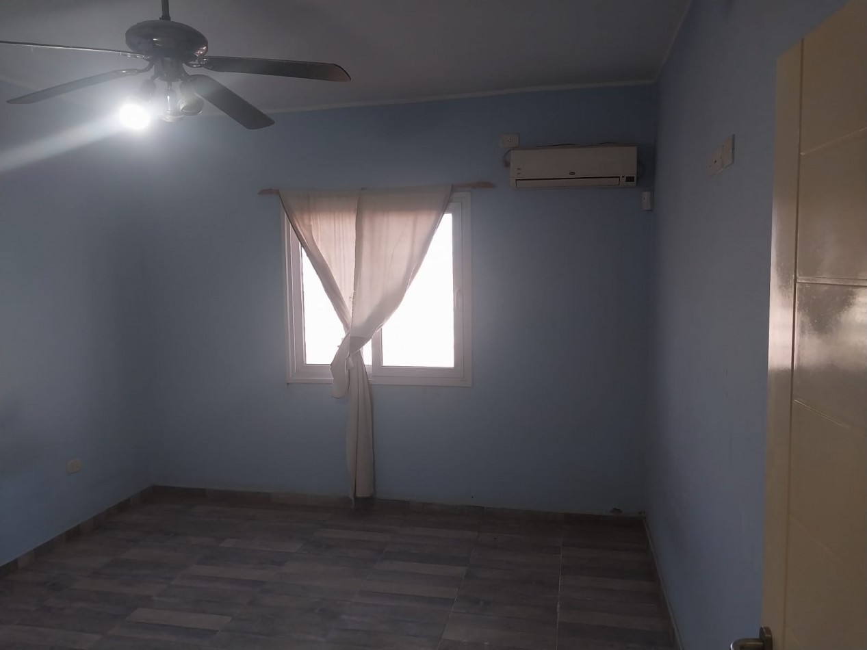 CASA EN VENTA - AMPLIOS AMBIENTES, EXCELENTE ILUMINACION Y VISTAS A LA MONTAÑA.