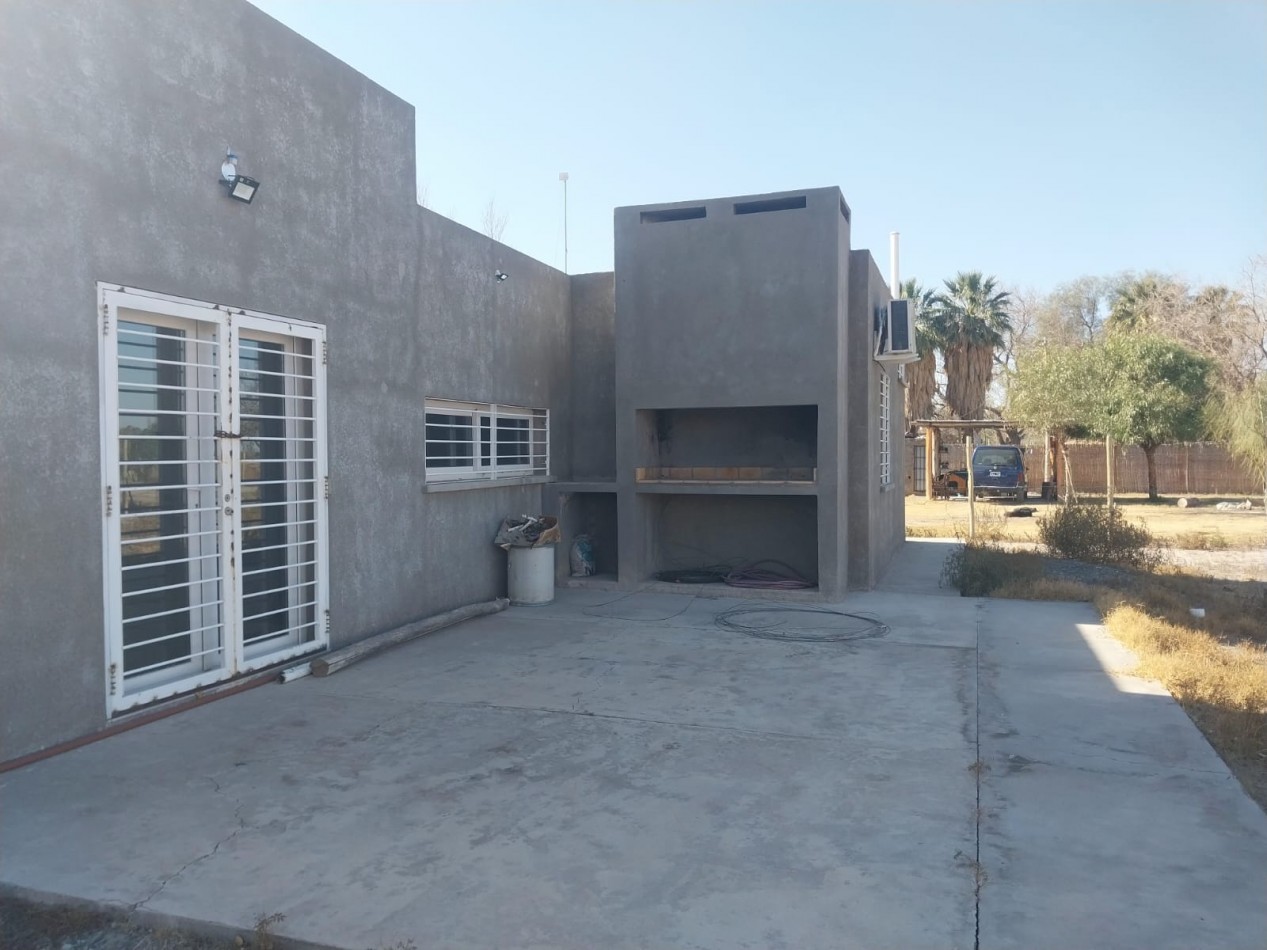 CASA EN VENTA - AMPLIOS AMBIENTES, EXCELENTE ILUMINACION Y VISTAS A LA MONTAÑA.